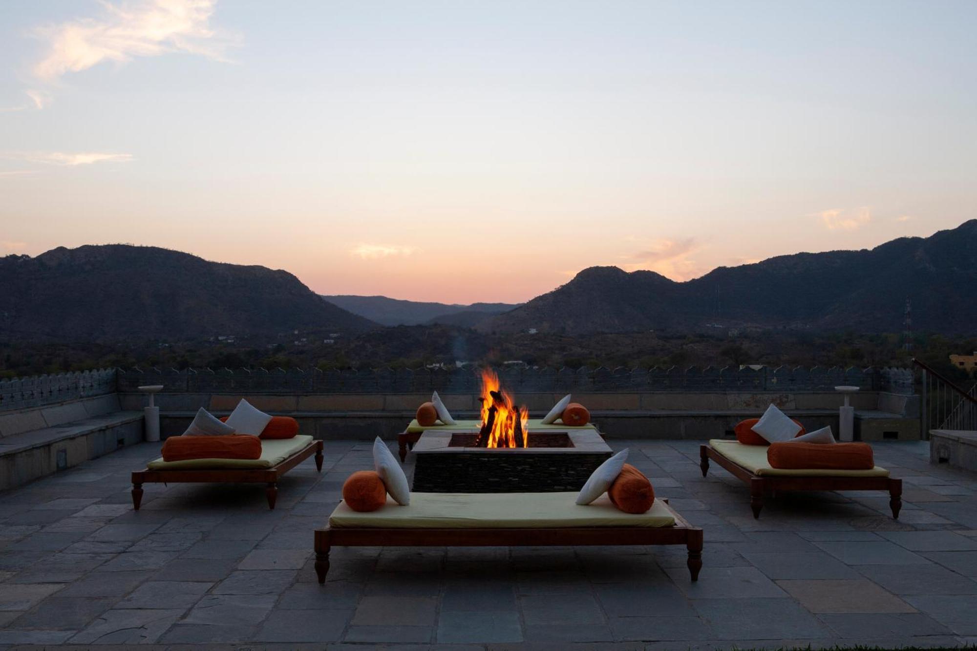 Raas Devigarh Hotel Delwāra Exterior foto